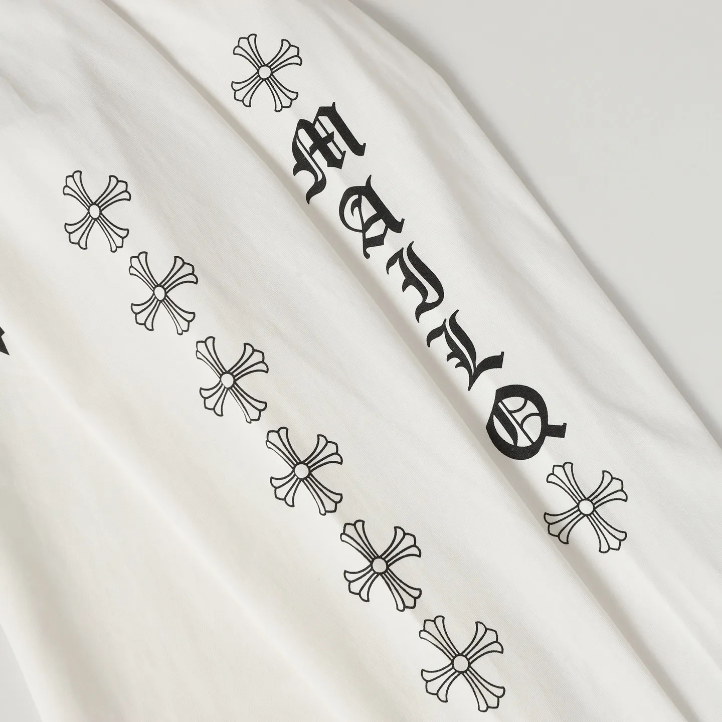 🅿️270 CH/Croxin new frayed printed long sleeves 280g double yarn fabric frayed on four sides Heavy fabric The neckline is made of icy Solona Loose fit Deep, wide and stylish No deformation or shrinkage Color: Black/White Size: XS-L